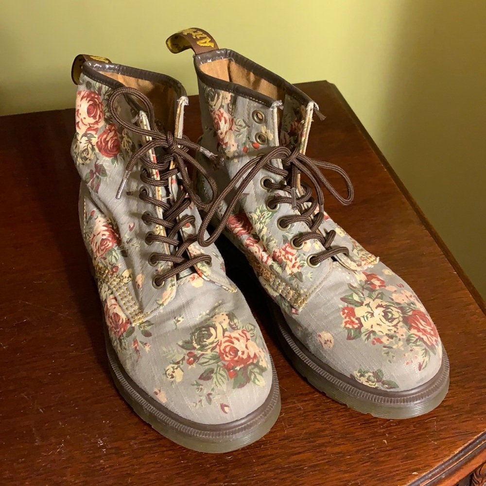 Size 8 ladies floral doc martens